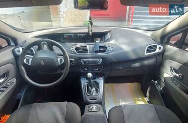 Минивэн Renault Scenic 2012 в 