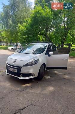 Минивэн Renault Scenic 2012 в 