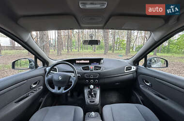 Минивэн Renault Scenic 2010 в 