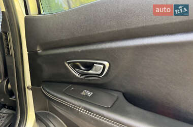 Минивэн Renault Scenic 2016 в 