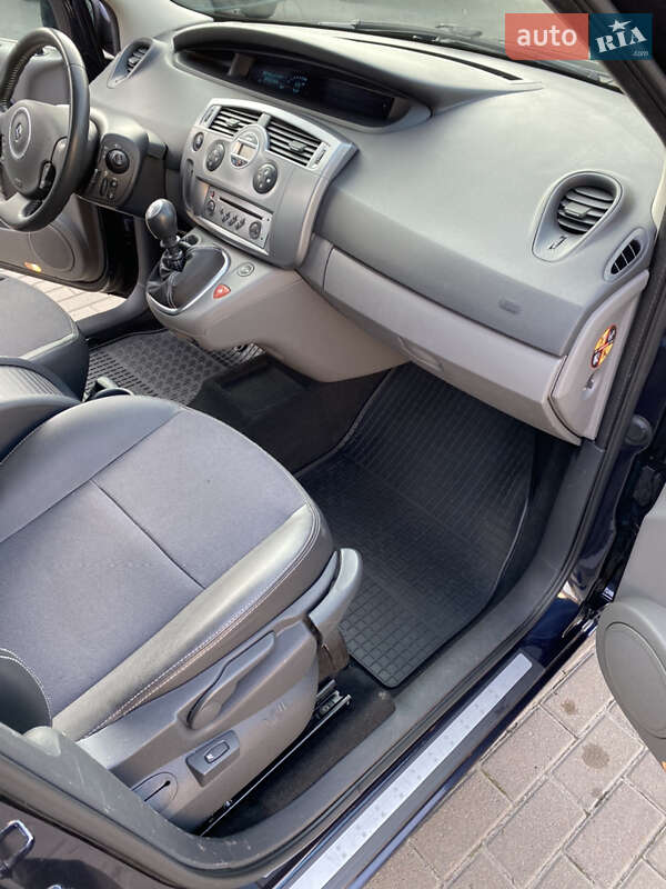 Минивэн Renault Scenic 2009 в Ровно