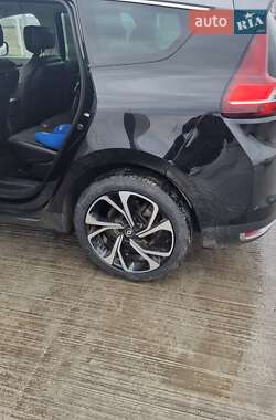 Минивэн Renault Scenic 2016 в 