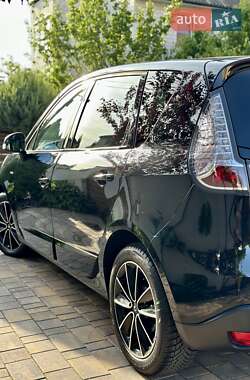 Минивэн Renault Scenic 2012 в 
