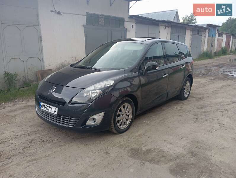 Минивэн Renault Scenic 2011 в 