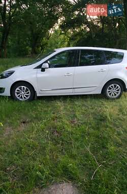 Минивэн Renault Scenic 2013 в Гадяче