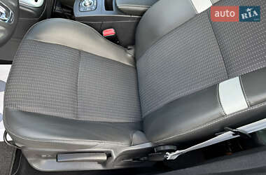 Минивэн Renault Scenic 2013 в 