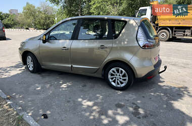 Минивэн Renault Scenic 2013 в 