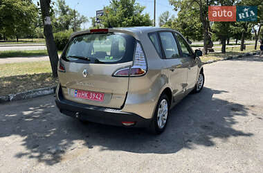 Минивэн Renault Scenic 2013 в 