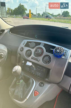 Минивэн Renault Scenic 2005 в 