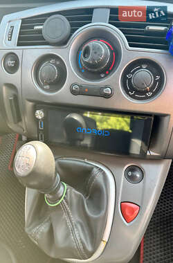 Минивэн Renault Scenic 2005 в 