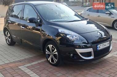 Минивэн Renault Scenic 2011 в 