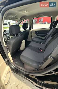Минивэн Renault Scenic 2011 в 