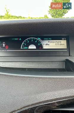 Минивэн Renault Scenic 2011 в 