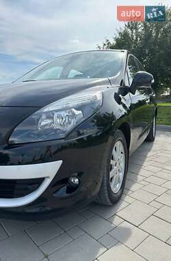 Минивэн Renault Scenic 2011 в 