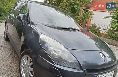 Минивэн Renault Scenic 2010 в 