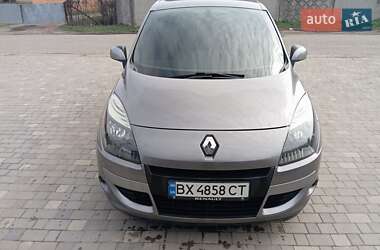 Минивэн Renault Scenic 2010 в 