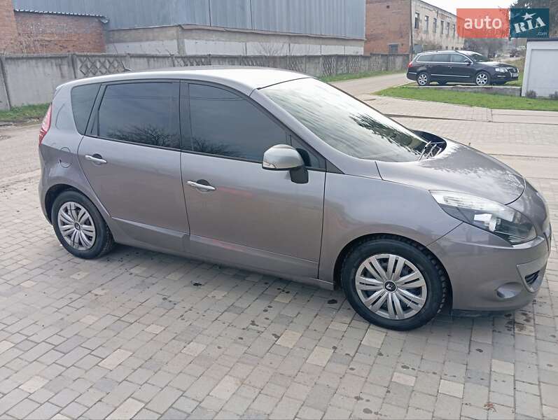 Минивэн Renault Scenic 2010 в 