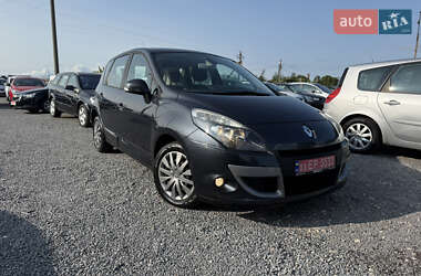 Минивэн Renault Scenic 2011 в 