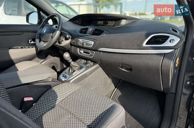 Минивэн Renault Scenic 2011 в 