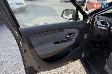 Минивэн Renault Scenic 2011 в 