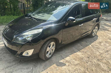 Минивэн Renault Scenic 2011 в 