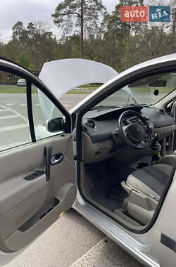 Минивэн Renault Scenic 2005 в 