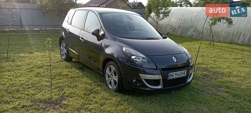 Минивэн Renault Scenic 2010 в Вараше