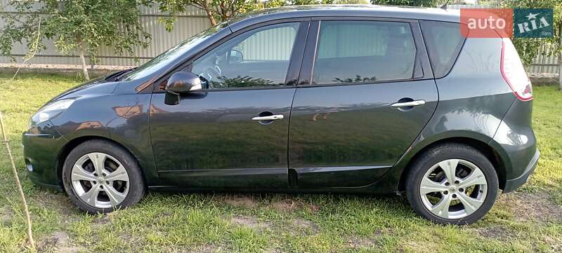 Минивэн Renault Scenic 2010 в Вараше