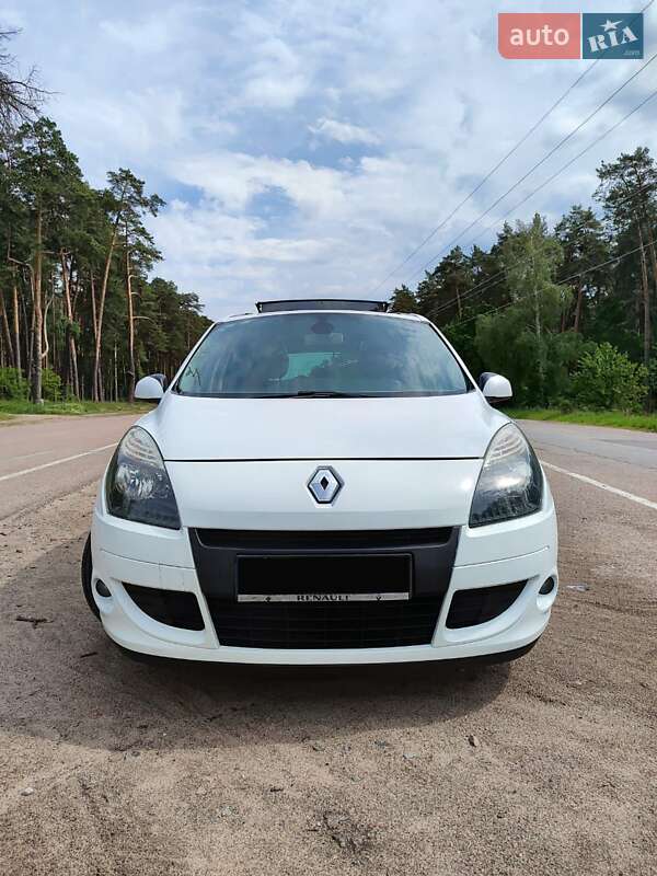 Минивэн Renault Scenic 2010 в 