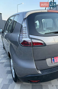 Минивэн Renault Scenic 2013 в 