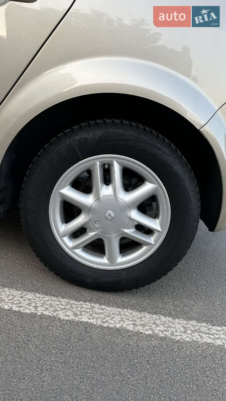 Минивэн Renault Scenic 2006 в Ананьеве