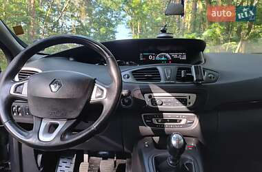 Минивэн Renault Scenic 2013 в 