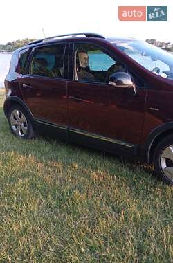 Минивэн Renault Scenic 2014 в 