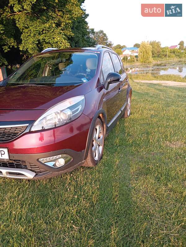Минивэн Renault Scenic 2014 в 