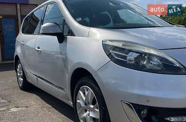 Минивэн Renault Scenic 2012 в 