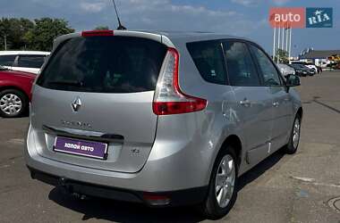 Минивэн Renault Scenic 2012 в 