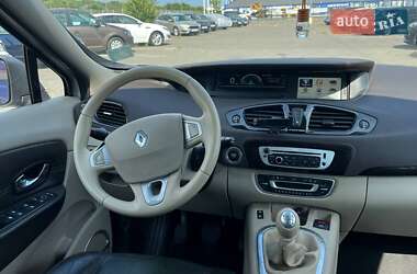 Минивэн Renault Scenic 2012 в 