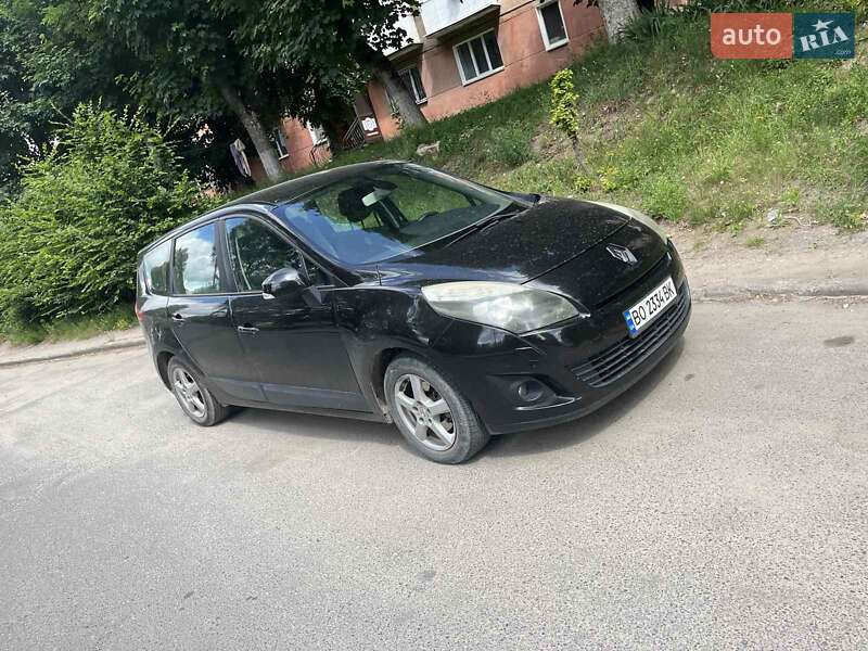 Минивэн Renault Scenic 2010 в 