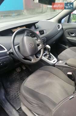 Минивэн Renault Scenic 2010 в 