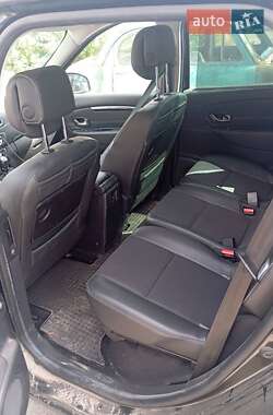 Минивэн Renault Scenic 2012 в 