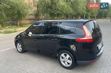 Минивэн Renault Scenic 2010 в 