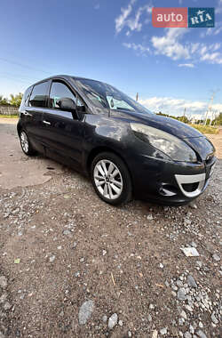 Минивэн Renault Scenic 2009 в 