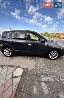 Минивэн Renault Scenic 2009 в 