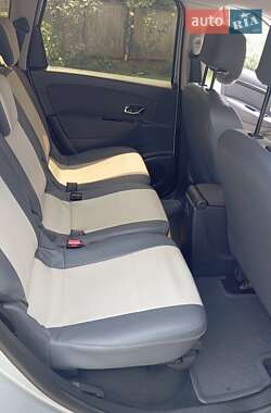 Минивэн Renault Scenic 2013 в 