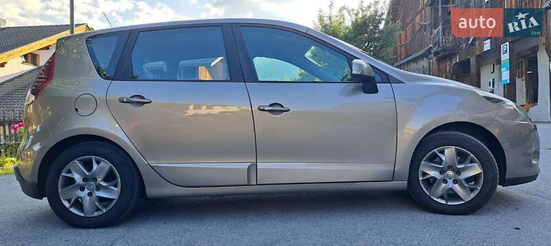 Минивэн Renault Scenic 2011 в Одессе