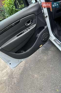 Минивэн Renault Scenic 2013 в 