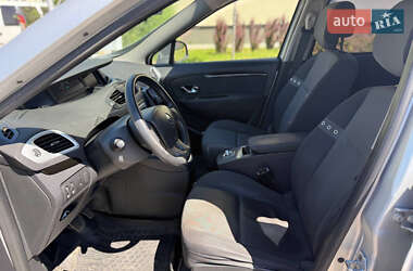 Минивэн Renault Scenic 2012 в 