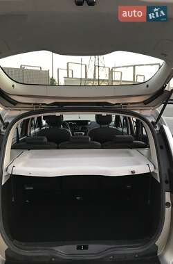 Минивэн Renault Scenic 2012 в 