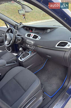 Минивэн Renault Scenic 2009 в 