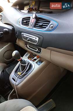 Минивэн Renault Scenic 2011 в 